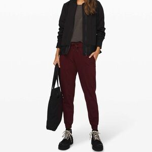 Like New! Lululemon On the Fly Jogger Size 0 Garnet color.